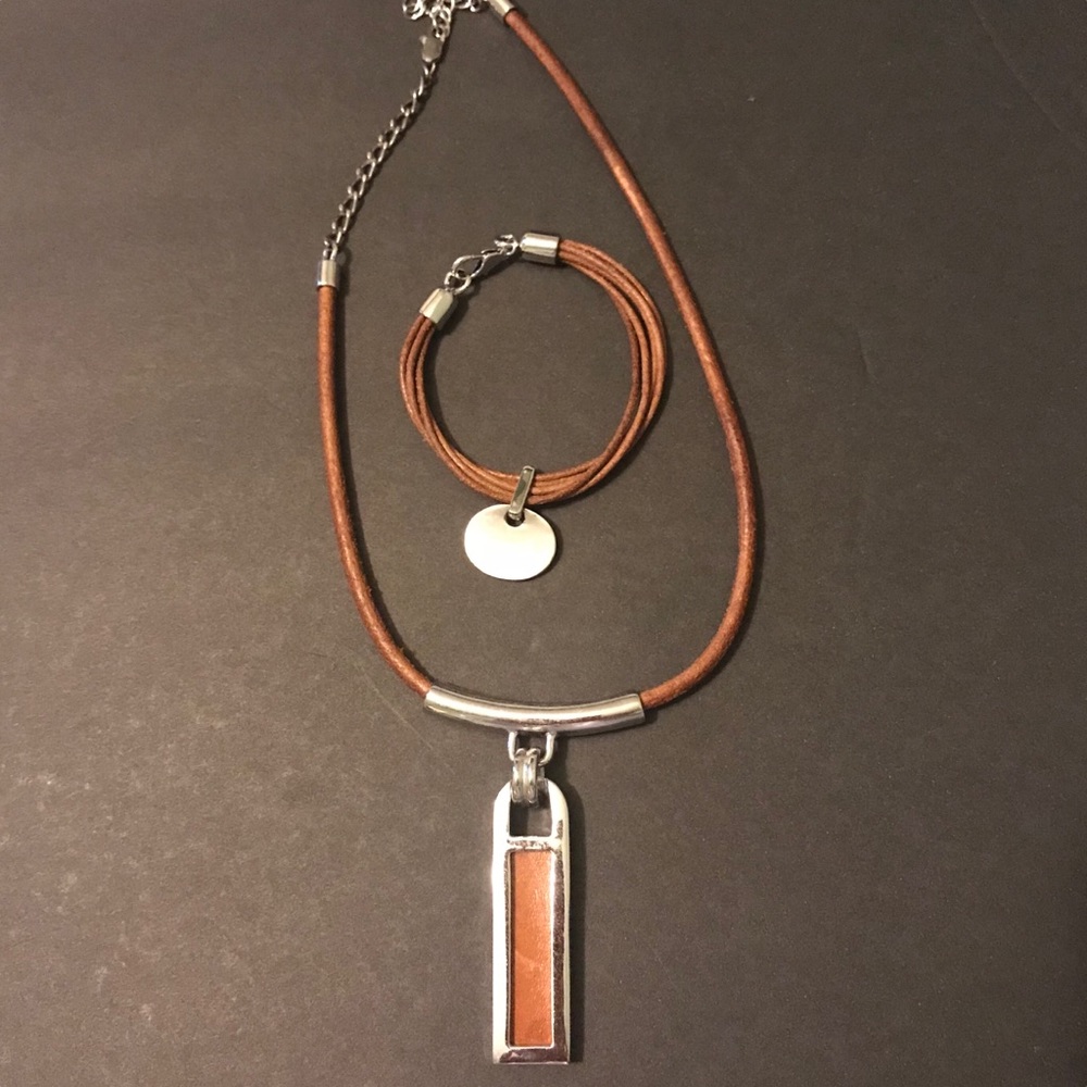 Woman’s necklace and bracelet set.